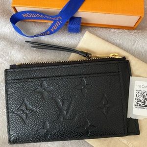 ❌ SOLD ❌ Louis Vuitton Zipped card holder